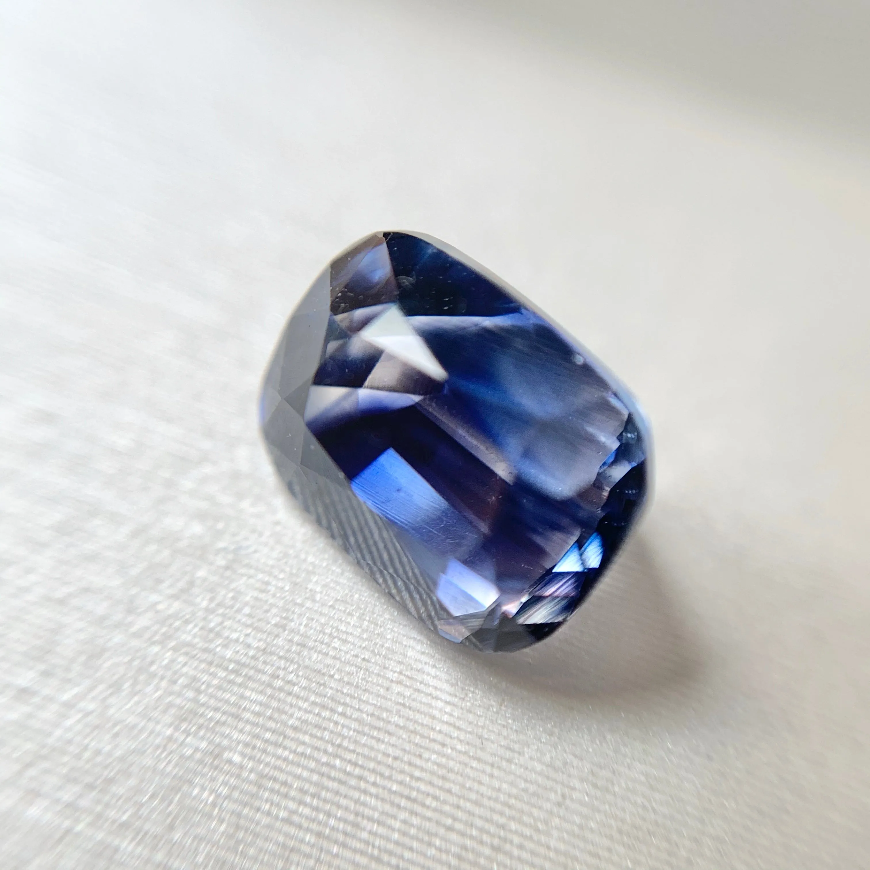 2.21ct Cushion Natural Blue Sapphire No.12010