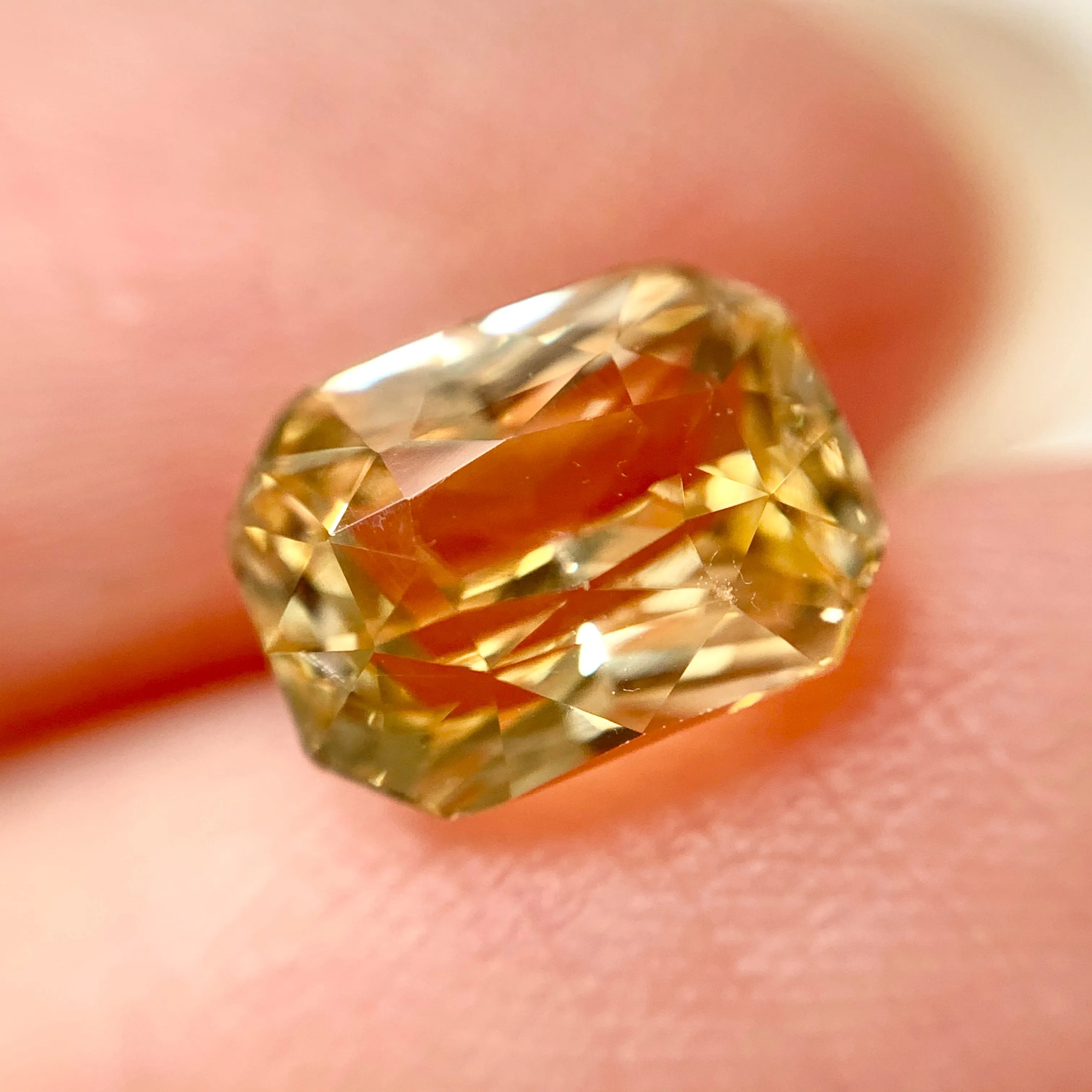 2.55ct Emerald Natural Yellow Sapphire No.12009