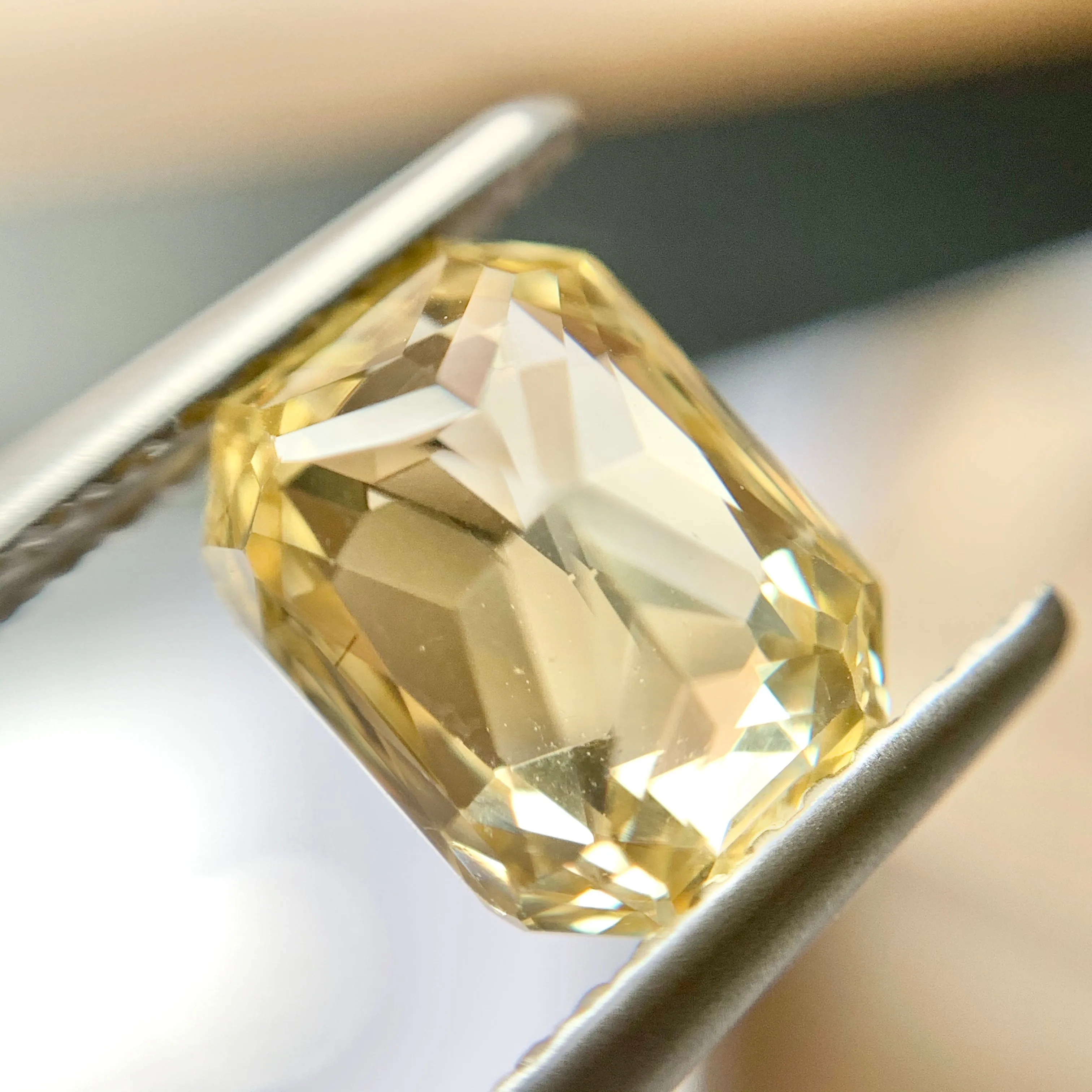 2.55ct Emerald Natural Yellow Sapphire No.12009