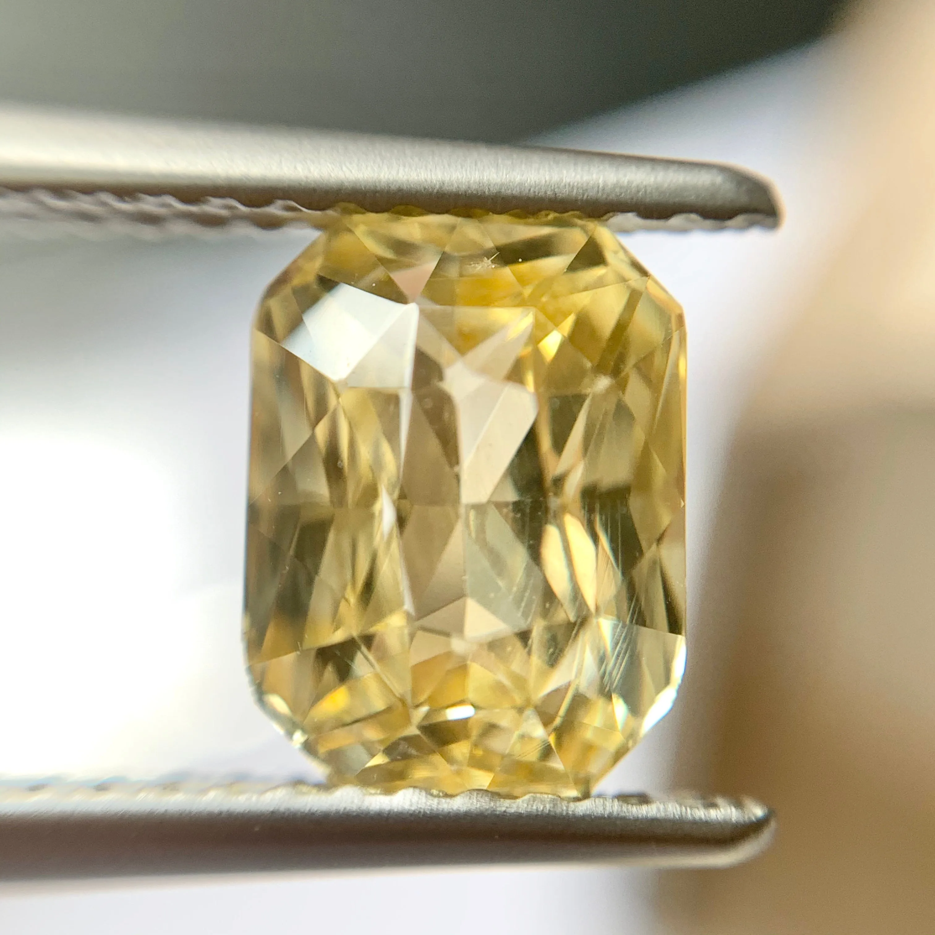 2.55ct Emerald Natural Yellow Sapphire No.12009