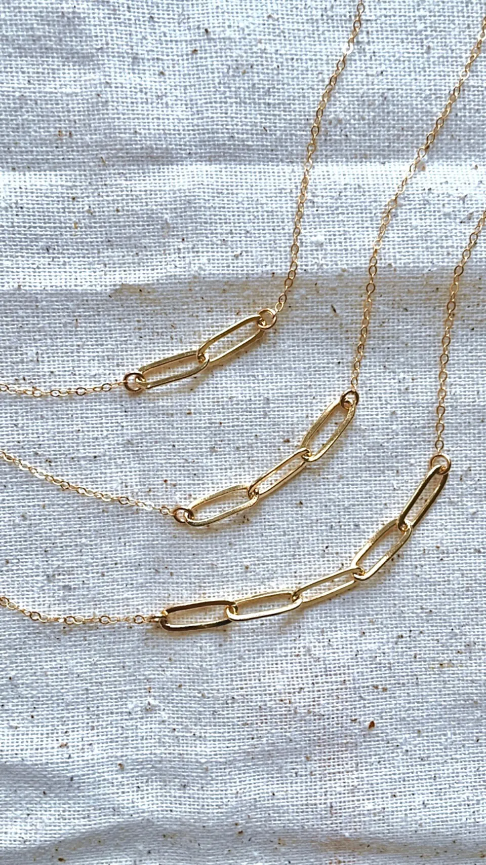 Elegant Linked Pendant Necklace