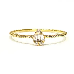 #LVNA2024 | Golden Pear Shape Dainty Diamond Ring 18kt