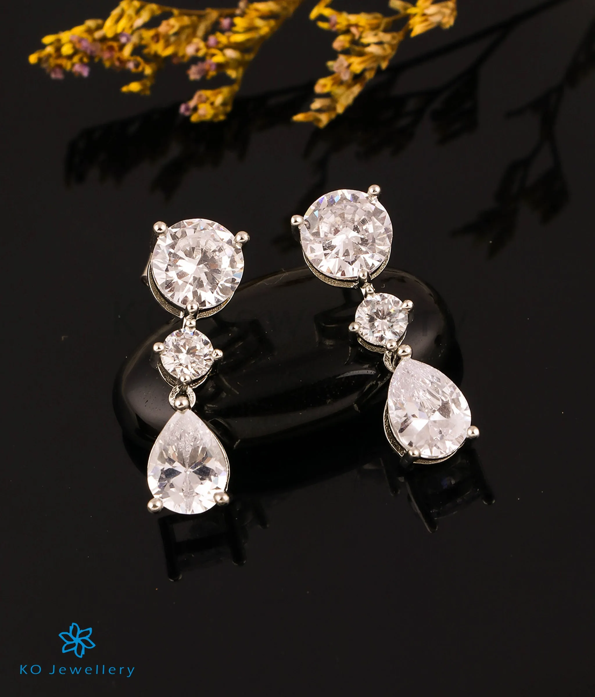 The Curvy Sparkle Silver Necklace & Earrings